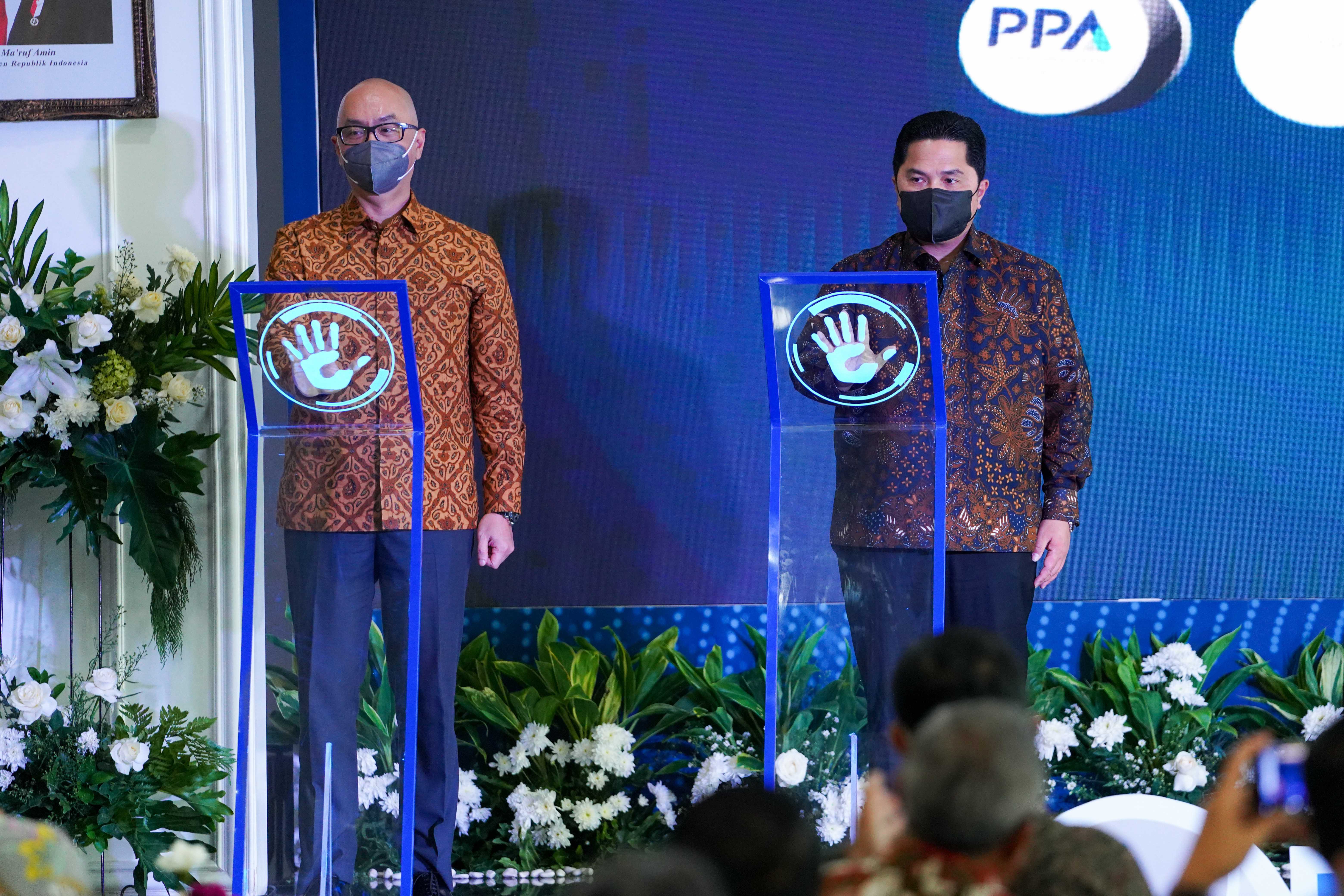 Menteri BUMN Erick Thohir saat meresmikan kegiatan Peluncuran Holding BUMN Danareksa, Jakarta (20/7)