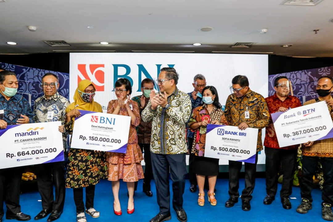 Penandatanganan Kerjasama Penjaminan Pinjaman Program Pemulihan Ekonomi Nasional (PEN) dilaksanakan di Gedung Jamkrindo, Jakarta, Selasa (6/7).