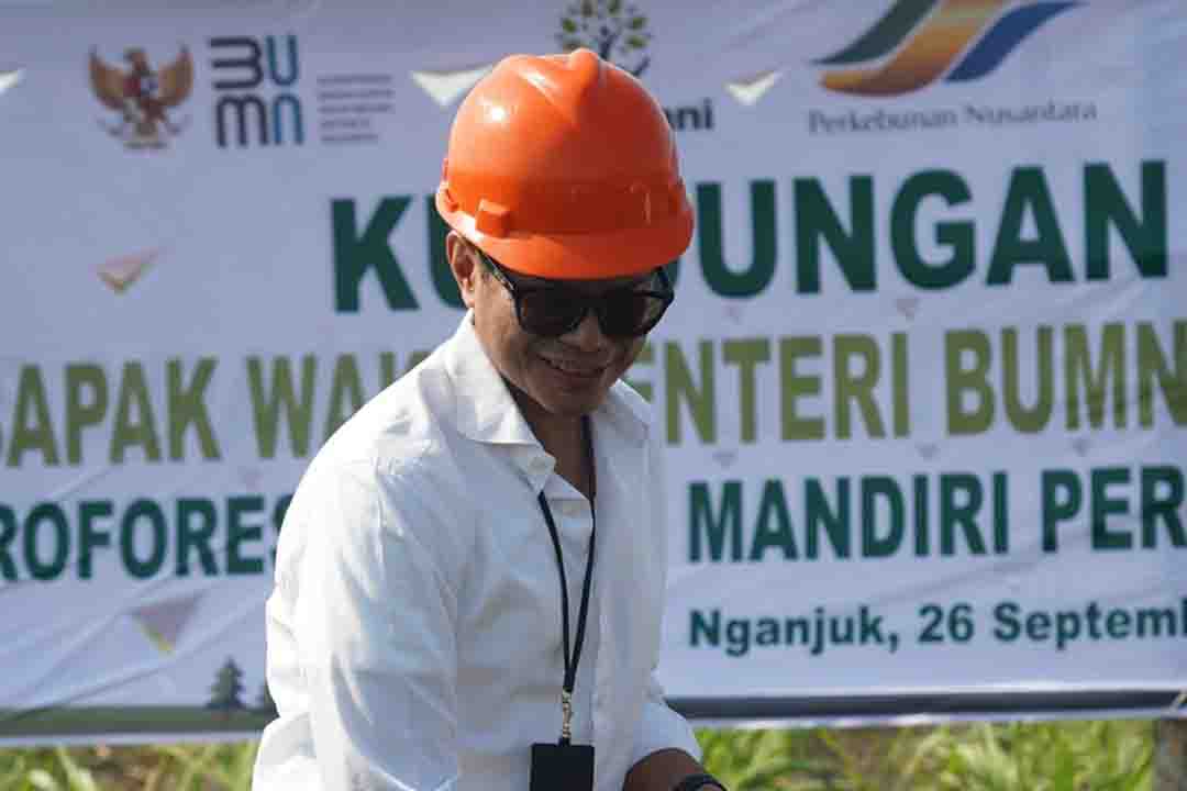 akil Menteri BUMN I Pahala Nugraha Mansury melakukan kunjungan kerja ke beberapa lokasi di Jawa Timur, yaitu Pabrik Bioethanol milik Gempolkrep PTPN di Mojokerto dan agroforestry tebu mandiri (ATM) milik Perhutani di Nganjuk, Senin (29/08
