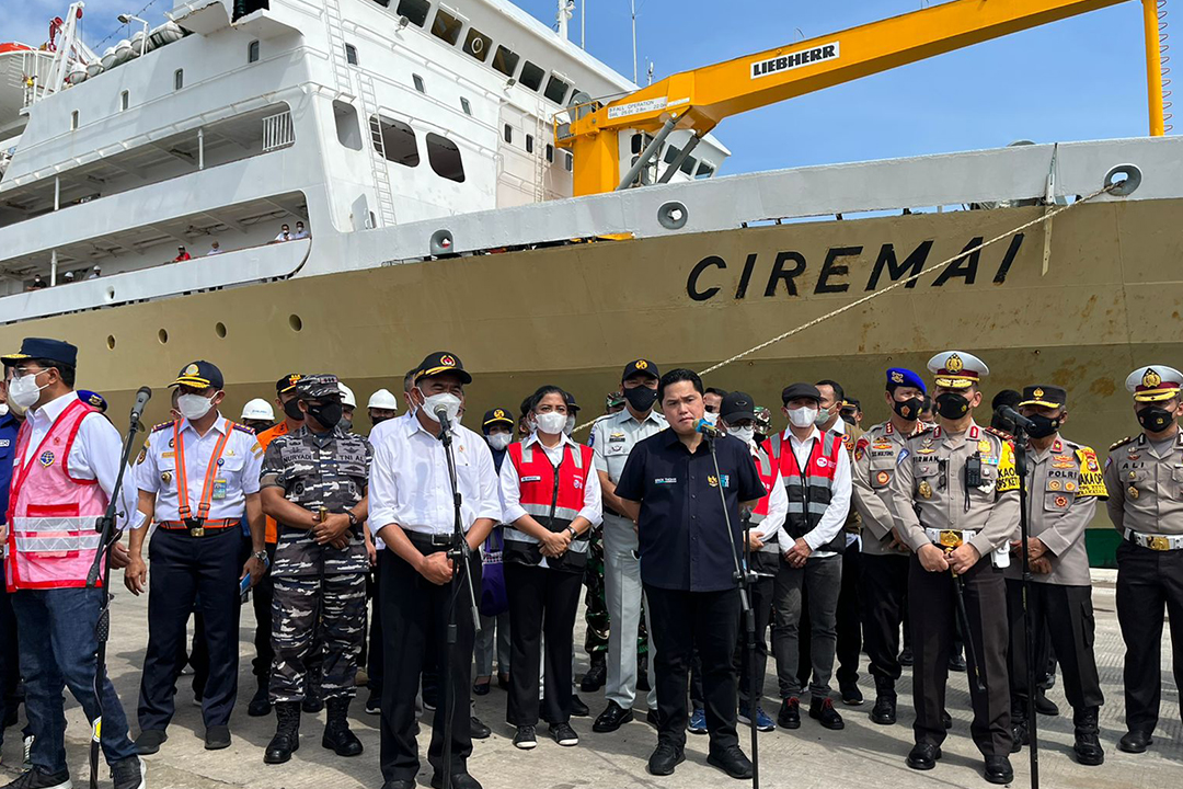 Menteri BUMN Erick Thohir meninjau Pelabuhan panjang di Lampung pada Rabu (4/5).