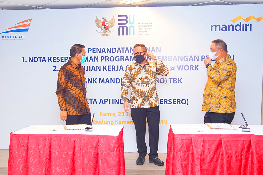 Penandatanganan Nota Kesepahaman Program Pengembangan Pegawai dan Perjanjian Kerjasama Bank antara PT Bank Mandiri (Persero) dan PT Kereta Api Indonesia (Persero)