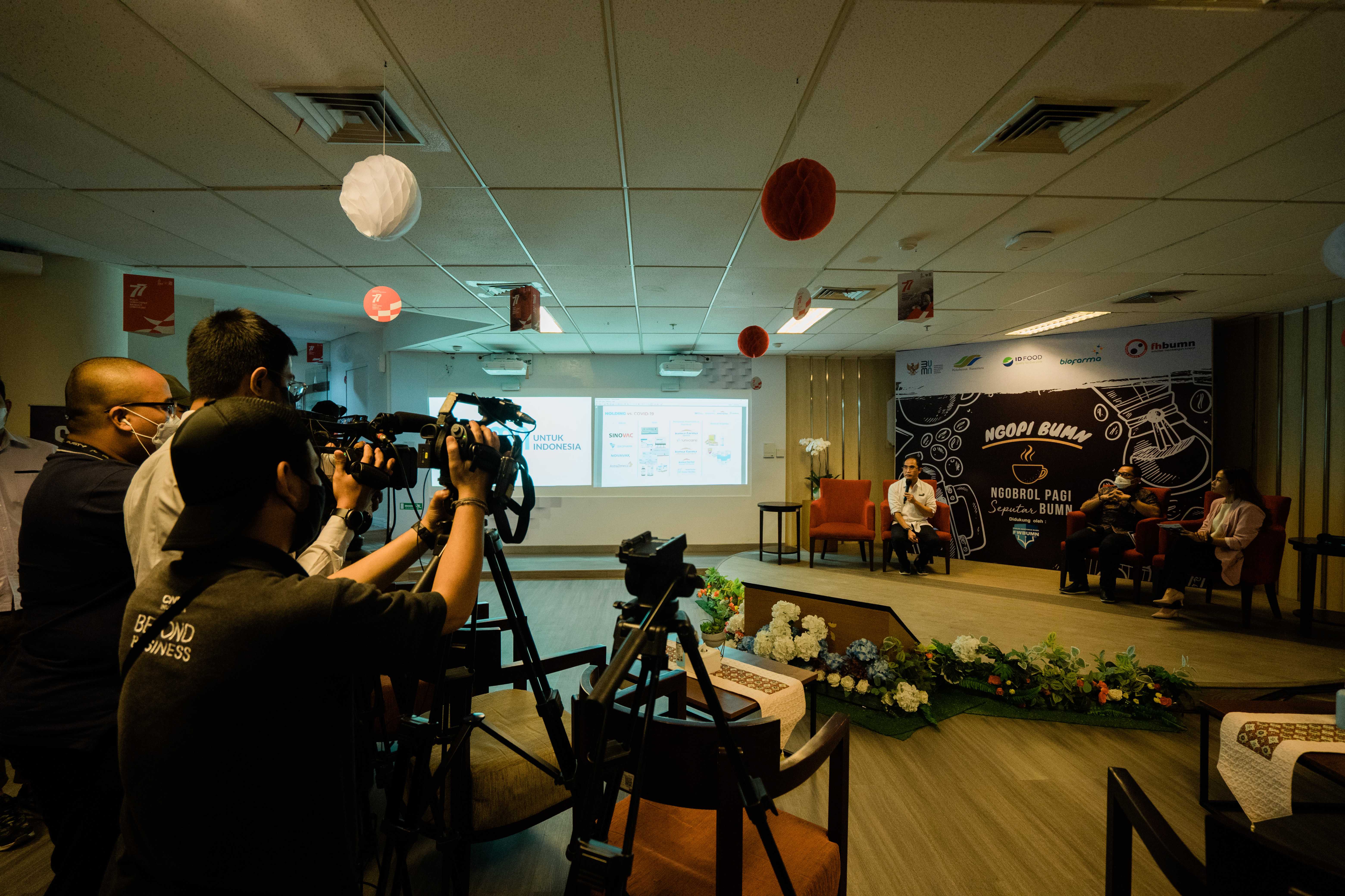 Kementerian Badan Usaha Milik Negara menyelenggarakan NGOPI BUMN “Ngobrol Pagi 𝓢𝒆𝓹𝓾𝓽𝓪𝓻 BUMN” dengan Tema "Sumbangsih BUMN Kepada Masyarakat Indonesia" bersama rekan-rekan media di Jakarta