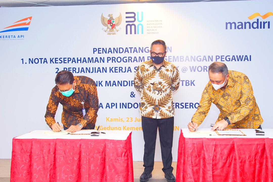Penandatanganan Nota Kesepahaman Program Pengembangan Pegawai dan Perjanjian Kerjasama Bank antara PT Bank Mandiri (Persero) dan PT Kereta Api Indonesia (Persero)