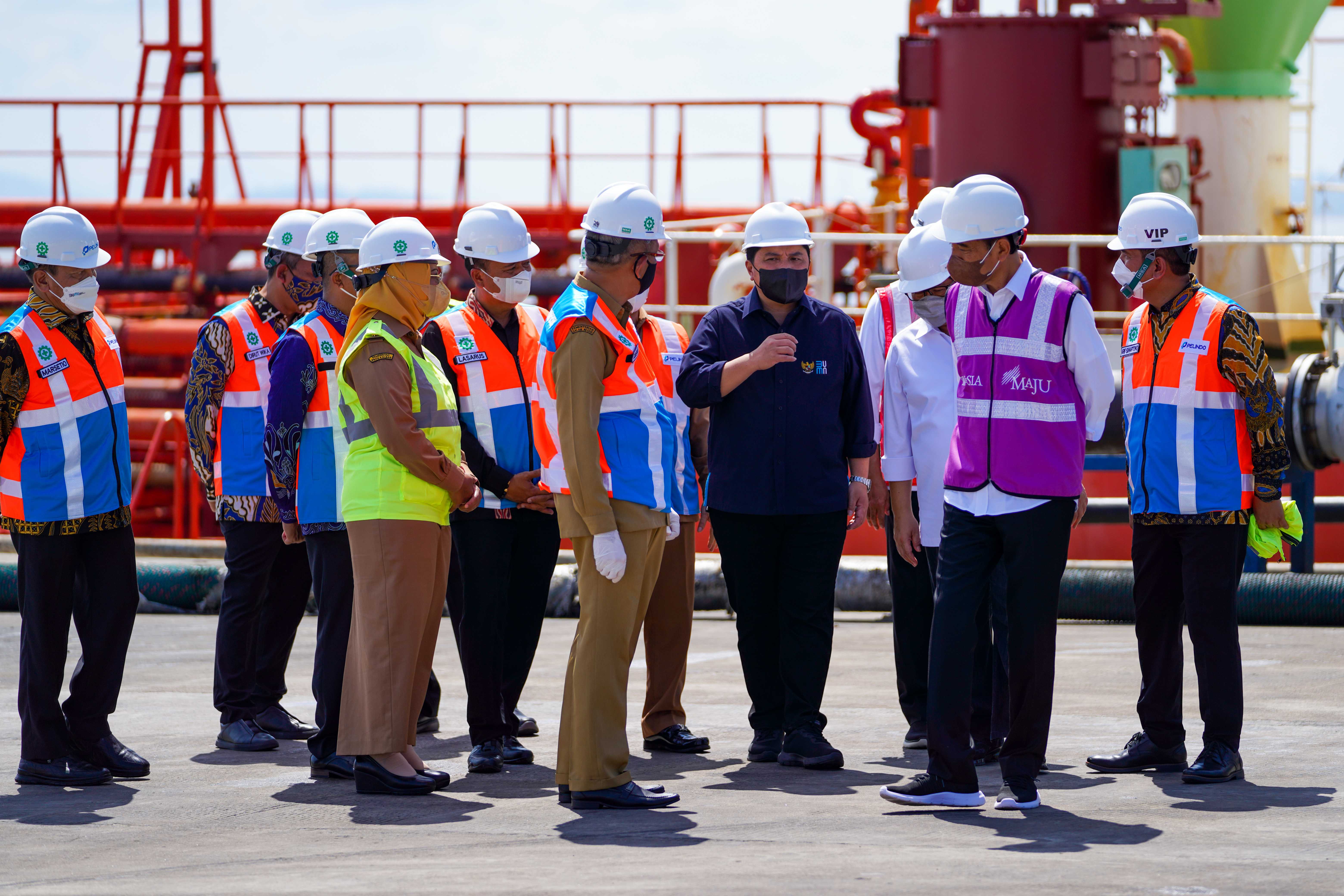 Menteri BUMN Erick Thohir turut hadir dalam peresmian Proyek Strategis Nasional Pelabuhan Terminal Kijing, Mempawah, Kalimantan Barat