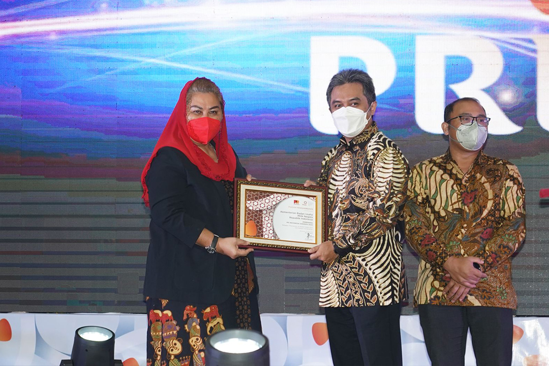 Kementerian BUMN mendapatkan penghargaan untuk kategori Terpopuler di Media Cetak 2021 dari Public Relation Indonesia Awards (PRIA) 2022 pada hari Jum’at (25/3) Semarang.